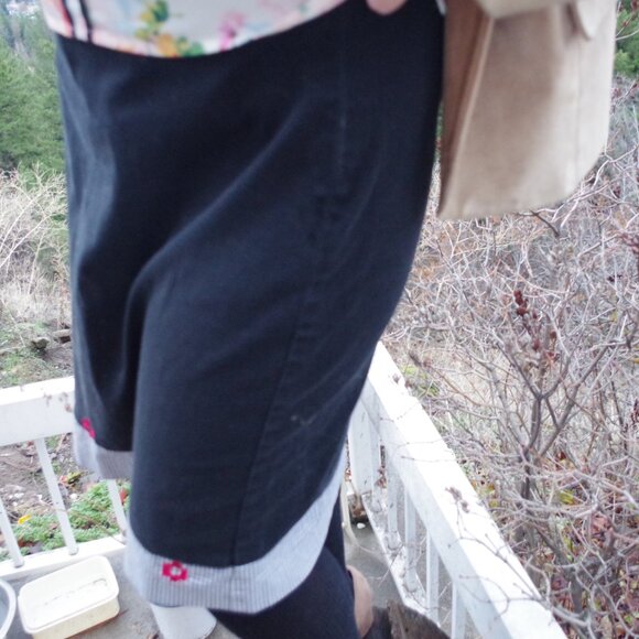 Cute Vintage Lana Lee Black With Red Embroided Flowers At The Bottom - Picture 5 of 5